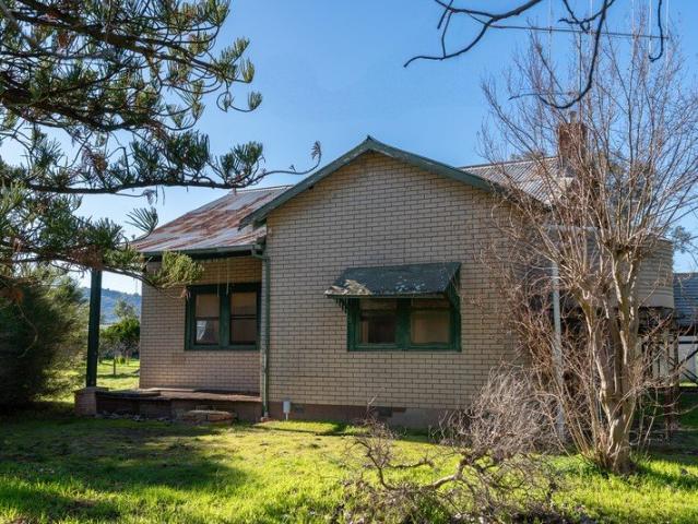 NEW PRICE MUST BE SOLD Sheds, Creek & Bore