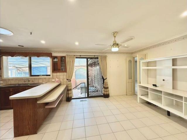 New Price Spacious Family Home In Great Court Location