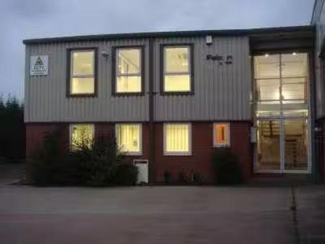 Charming Property for rent in Falcon Park, Tame Valley Industr.
