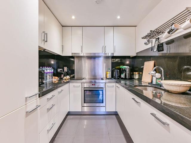 New Providence Wharf E14, Canary Wharf, London, 1 bed flat to rent, £2,300 pcm | PrimeLocation