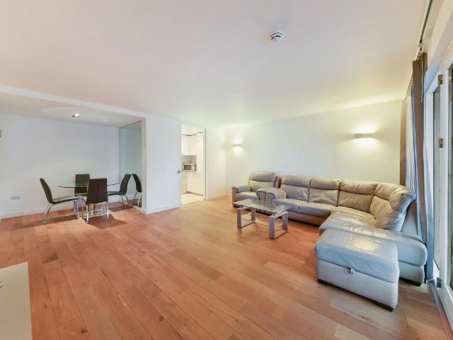 New Providence Wharf, Fairmont Avenue, London E14, 2 bed flat to rent, £3,000 pcm | PrimeLocation