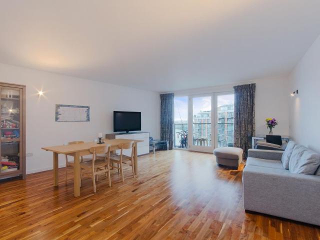 New Providence Wharf, Fairmont Avenue, London E14, 2 bed flat to rent, £3,000 pcm | PrimeLocation