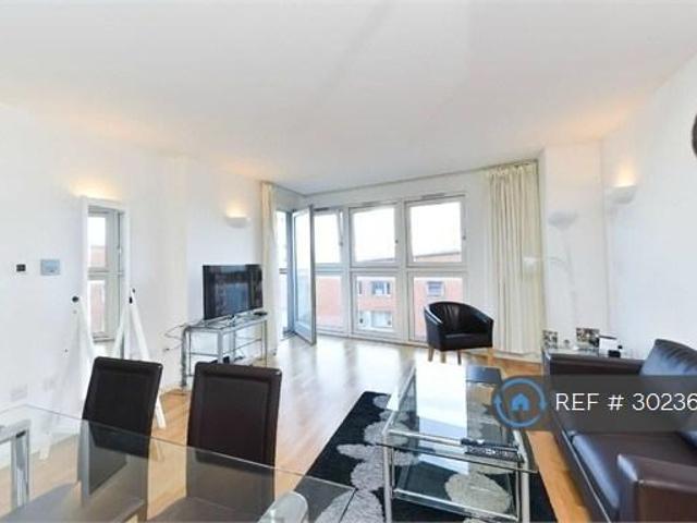 New Providence Wharf, London, E14 2 bed flat to rent £2,710 pcm £625 pw