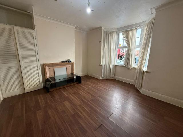 New Road TW14, 4 bed detached house to rent, £2,200 pcm | PrimeLocation