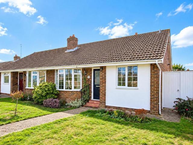 New Road, Worthing BN13 2 bed semi detached bungalow to rent £1,525 pcm £352 pw