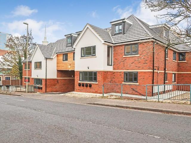 New Road, Basingstoke RG21 3 bed apartment to rent £1,495 pcm £345 pw