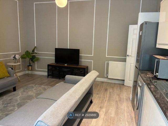 New Road, Chatham ME4, 2 bed flat to rent, £1,399 pcm | PrimeLocation