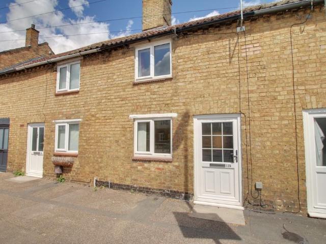 New Road, Chatteris 2 bed terraced house to rent £800 pcm £185 pw