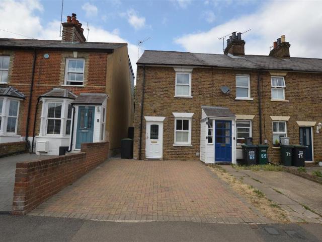 New Road, Croxley Green 2 bed end of terrace house to rent £1,900 pcm £438 pw