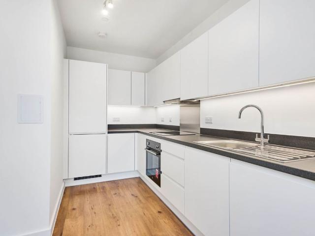 New Road, Dagenham RM9, 1 bed flat to rent, £1,350 pcm | PrimeLocation