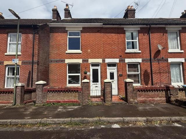New Road Fareham UNFURNISHED 2 bed end of terrace house to rent £1,275 pcm £294 pw