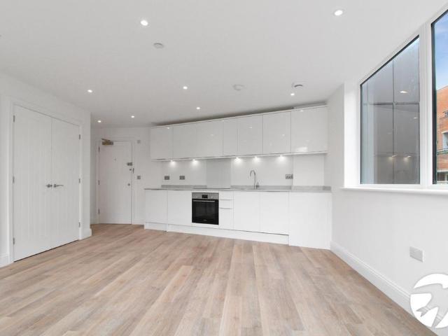 New Road, Gravesend, Kent, DA11 1 bed flat to rent £1,075 pcm £248 pw