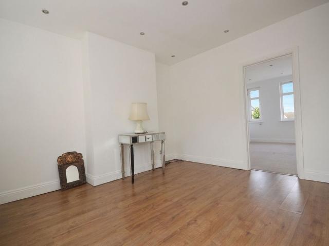 New Road, High Wycombe HP12, 1 bed maisonette to rent, £1,000 pcm | PrimeLocation