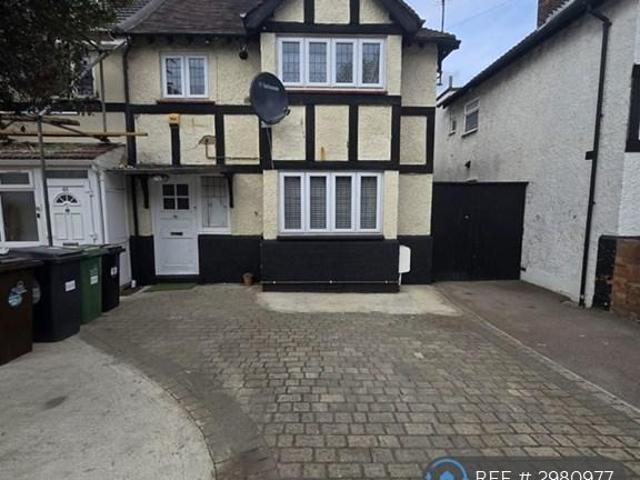 New Road, London, E4 2 bed flat to rent £2,350 pcm £542 pw