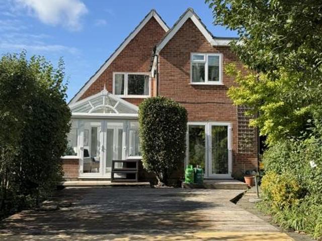New Road, Marlow SL7 4 bed detached house to rent £2,700 pcm £623 pw