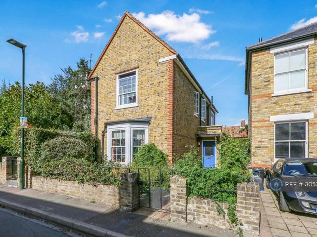 New Road, Richmond, TW10 3 bed semi detached house to rent £3,500 pcm £808 pw