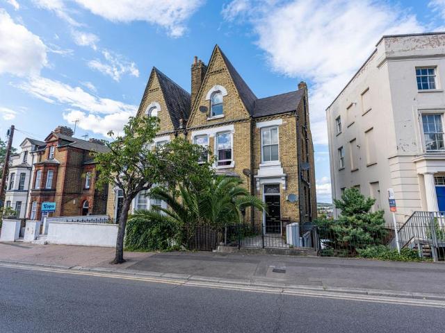 New Road, Rochester ME1 1 bed apartment to rent £1,075 pcm £248 pw