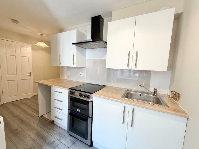 New Road, Skewen, Neath SA10, 2 bed flat to rent, £800 pcm | PrimeLocation