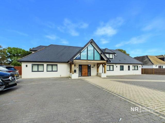 New Road, Southwater, Horsham, West. 5 bed detached house to rent £4,500 pcm £1,038 pw