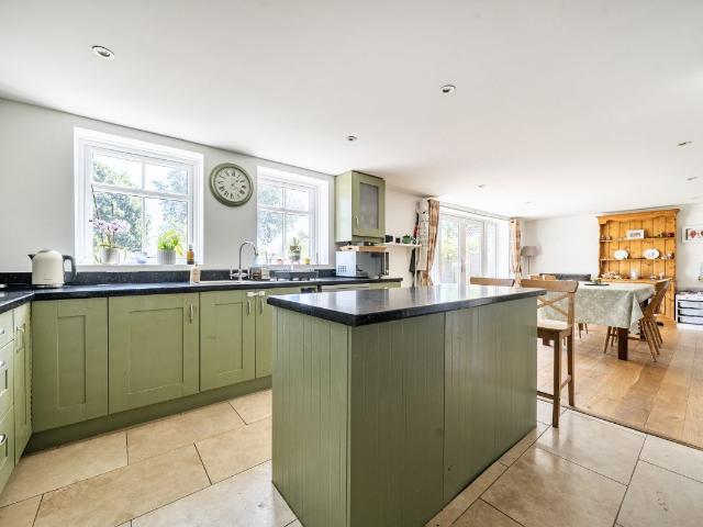 New Road, Swanmore, Southampton SO32, 5 bed detached house to rent, £2,700 pcm | PrimeLocation