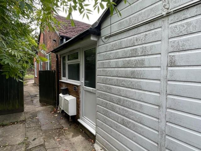 New Road, Swindon SN4 Studio to rent £850 pcm £196 pw