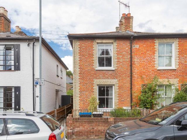 New Road, Surrey KT2 3 bed semi detached house to rent £4,600 pcm £1,062 pw