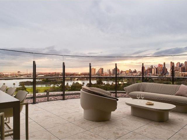 New Release Sub Penthouse Overlooking Albert Park Lake