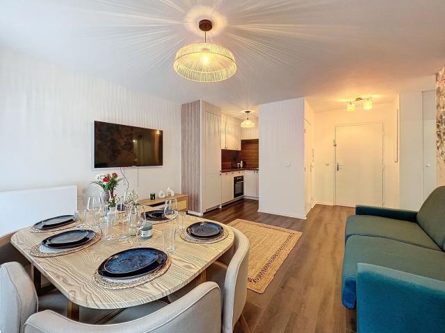 New renovated apartment 1 min walking from train station RER A Val D’Europe with free parking underground