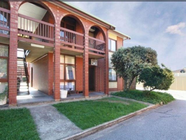 New Renovated 2 Bedroom Ground Floor Unit In Elizabeth Vale