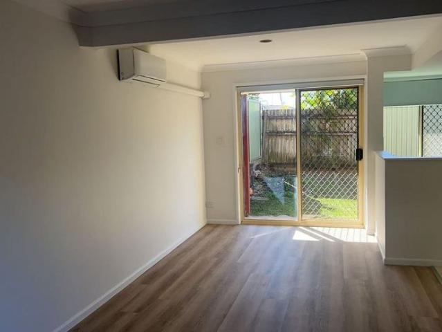 New Renovated 3 bedroom modern townhouse