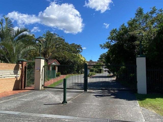 New Renovated 3 bedroom modern townhouse