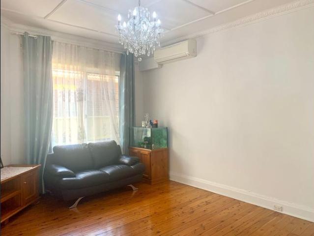 New Renovated 4 Spacious Bedrooms with Sunroom