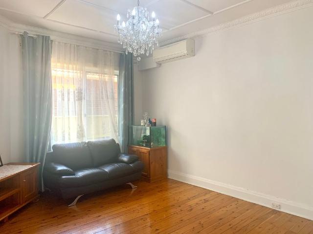 New Renovated 4 Spacious Bedrooms with Sunroom