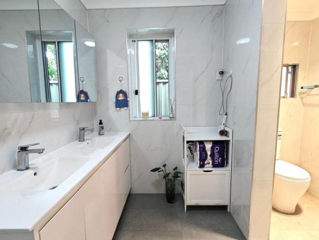 New Renovated 4 Spacious Bedrooms with Sunroom