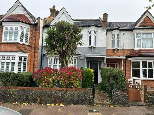 New River Crescent, Palmers Green, N13 E6D72DD4 06B1 4494 AEC9 7D0005F7162C Castles Estate Agents