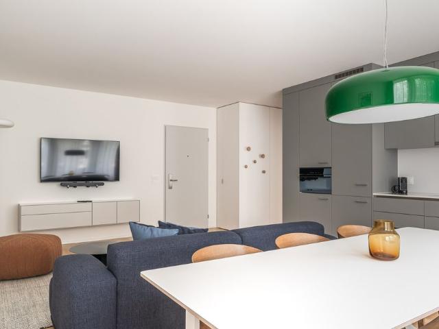 NEW WOW! 3min zum HB möblierte 2.5 Zimmer Wohnung 56m2