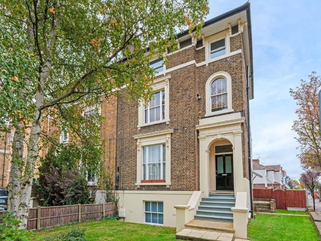 New Wanstead, Wanstead E11, 1 bed flat to rent, £1,600 pcm | PrimeLocation