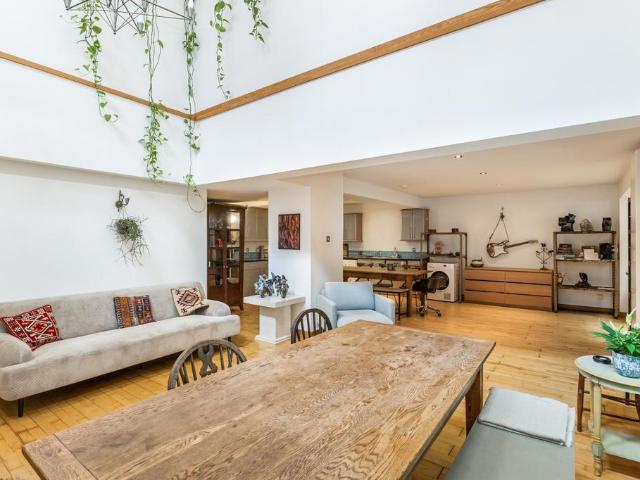 New Wharf Road London N1 2 bed apartment to rent £3,878 pcm £895 pw