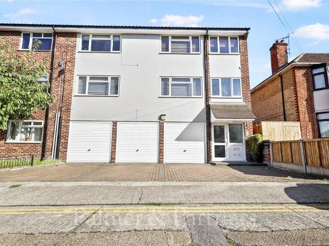 New Writtle Street, Essex CM2 1 bed apartment to rent £1,250 pcm £288 pw