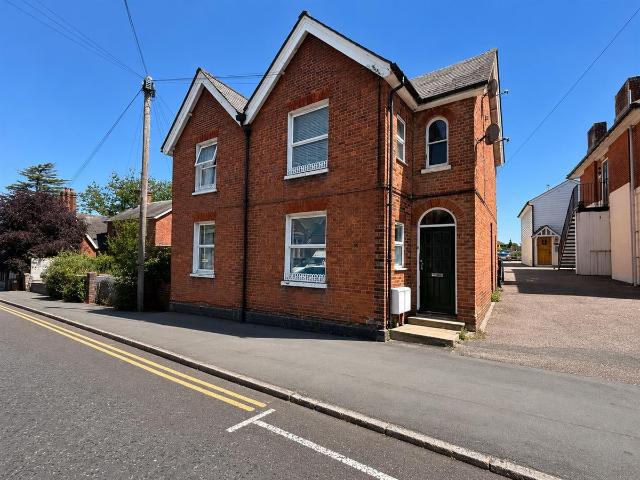 New Town, Uckfield TN22, 2 bed flat to rent, £1,050 pcm | PrimeLocation