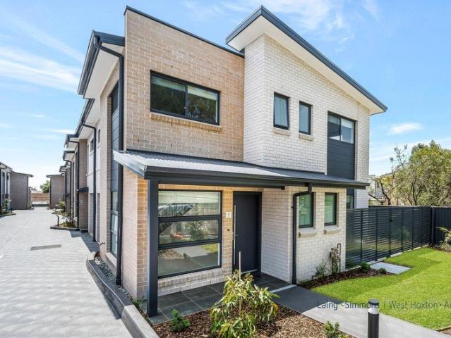 NEW TOWNHOUSE IN NEW COMPLEX!