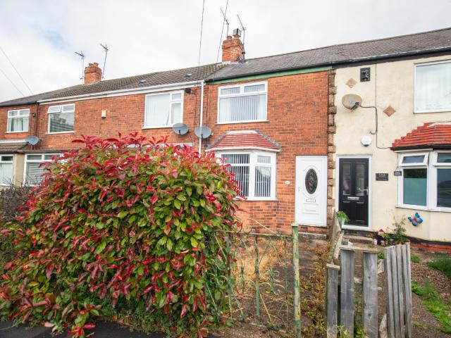 New to the market! This three bed terrace house on Steynburg Street, Hull
