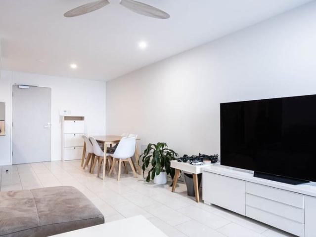 New to the Market – Spacious Beautiful One Bedroom Unit
