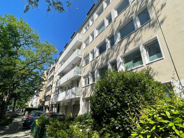 New, Temporary Living at Florapark: Freshly modernized, fully furnished 3 room apartment house in popular area