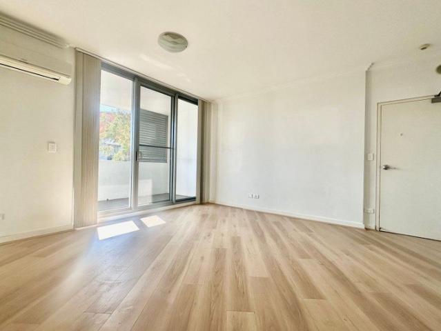New Timber Floor, large 2 bedroom, close to the station