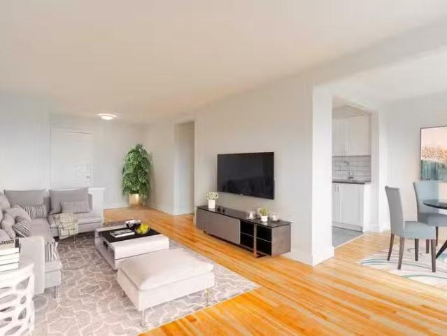 Just in! Unit 1105 F35 395 Boul de la Cote Vertu