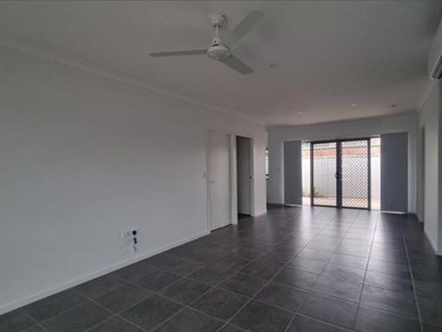 New Unit Walking distance to Base Hospital