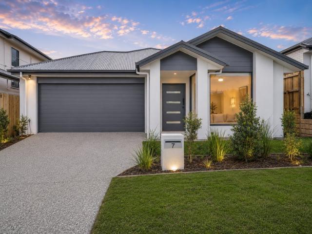 New VACANT HOME Move in NOW!