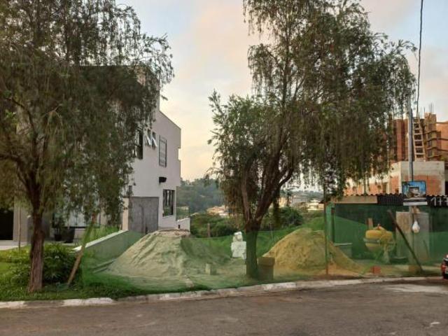 Terreno a venda no Condomínio New Ville Suru