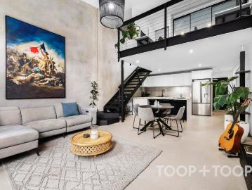 FULLY FURNISHED NEW YORK LOFT STYLE APARTMENT OVERLOOKING PARKLANDS